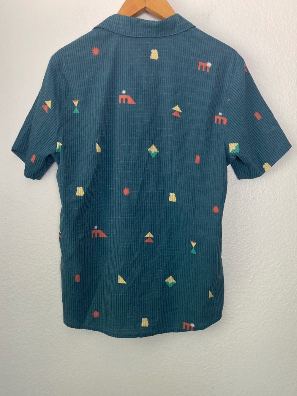 Roark Bless Up Shirt Mens S Blue Green Geometric Pattern Breathable Tactel Nylon - Picture 2 of 6